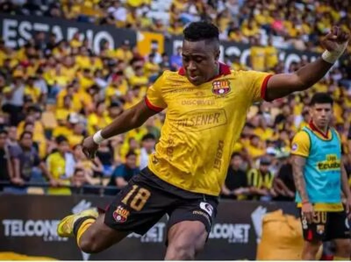 مدافع سابق بارسلونا پیج پرسپولیس را فالو کرد