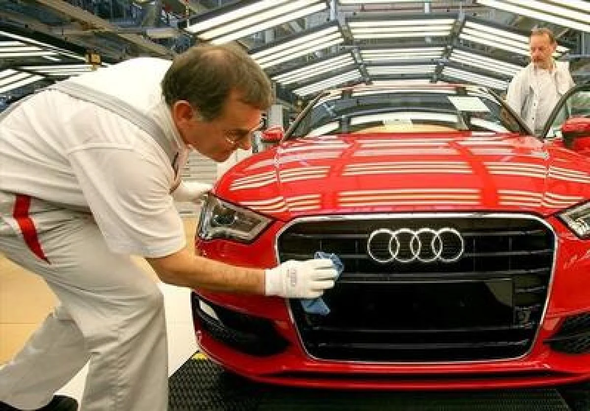 تولید در منطقه یورو نفس کم آورد | ۲۰۲۶ سال آسانی برای اروپا نیست