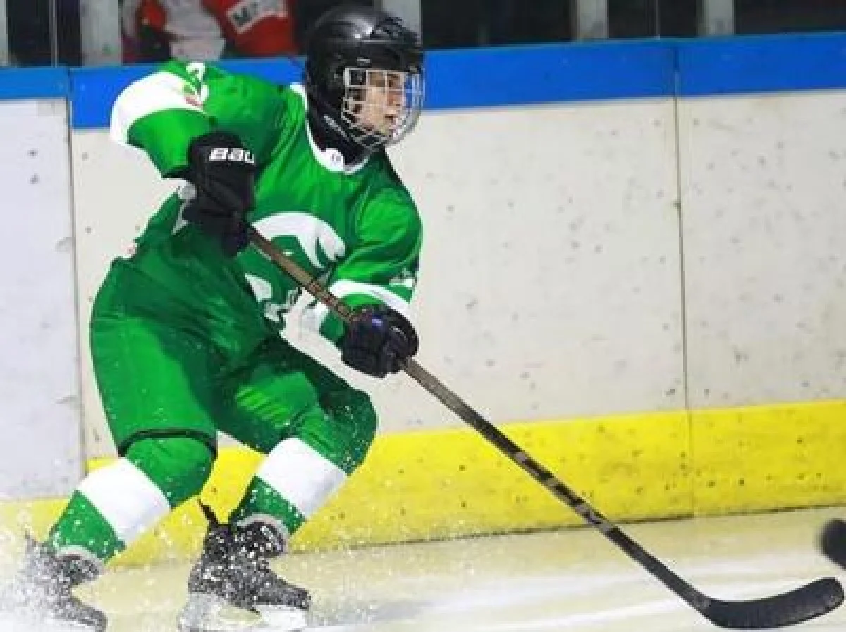 عضو تیم ملی زیر ۱۸ سال هاکی روی یخ بانوان: هیجان و انگیزه زیادی داریم/ محدودیت پیست شرایط تمرین را سخت می‌کند - پارس فوتبال