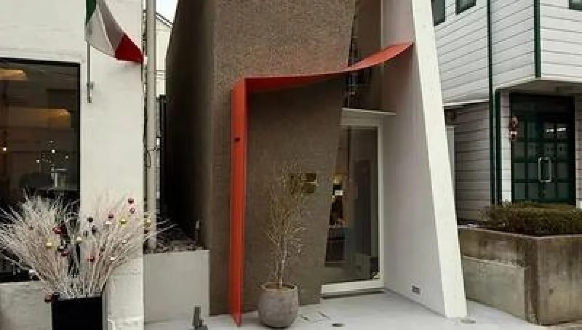 معماری خیره‌کننده فروشگاه باریک پلاتر در توکیو