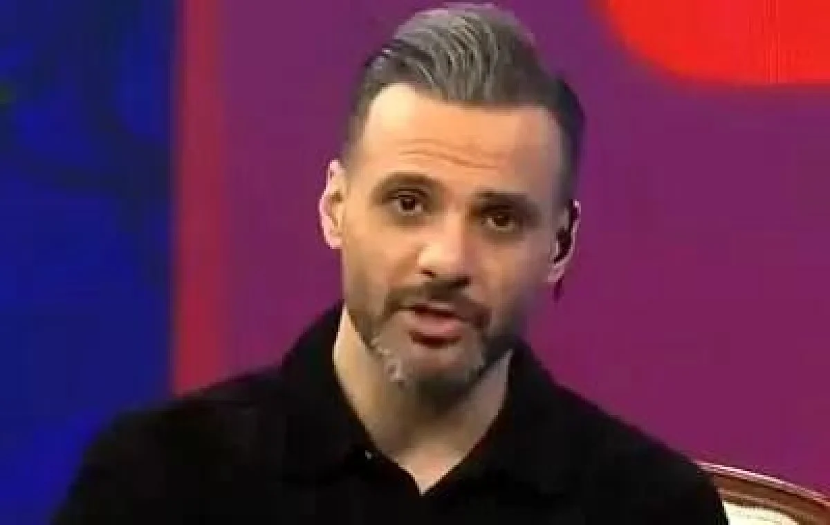 حمله تند مجری شبکه افق به علی کریمی و فرخ‌نژاد؛ «خودتون بیاید کف خیابون!